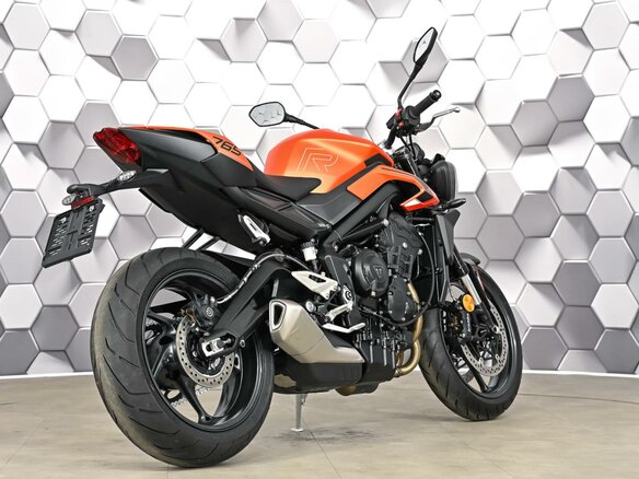 2025 Triumph Street Triple, оранжевый, 1289000 рублей - вид 6