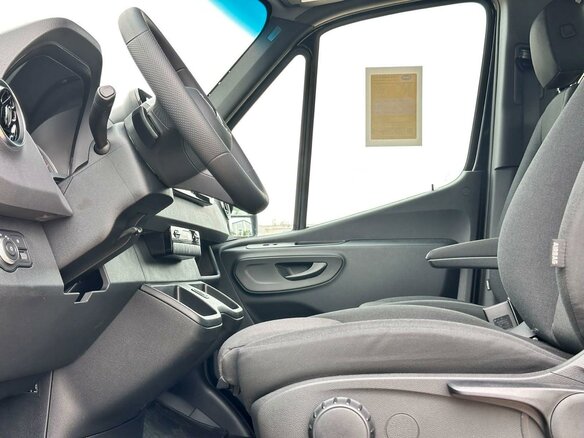 2026 Mercedes-Benz Sprinter, чёрный - вид 7