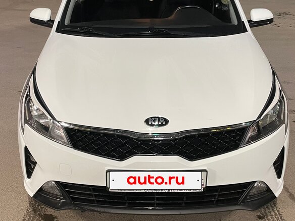 2021 Kia Rio IV Рестайлинг, белый, 1655000 рублей - вид 1