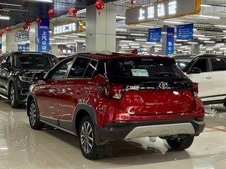 2022 Toyota Yaris IV, красный, 1400000 рублей, вид 3