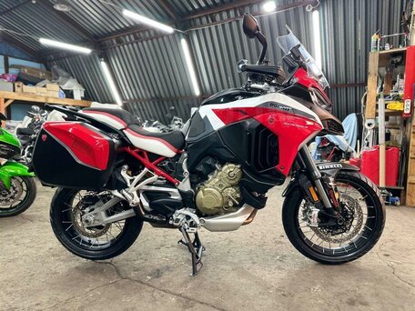 2021 Ducati Multistrada V4, красный, 2250000 рублей, вид 3