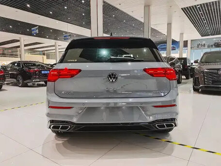 2023 Volkswagen Golf VIII, серый, 1920000 рублей, вид 5