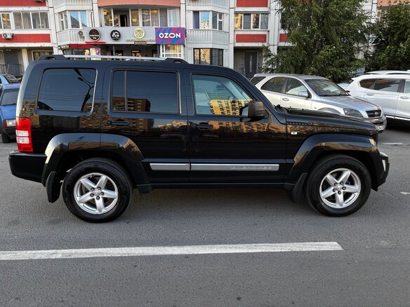 2010 Jeep Cherokee IV (KK), чёрный - вид 3