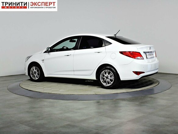 2015 Hyundai Solaris I Рестайлинг, белый, 985000 рублей - вид 5