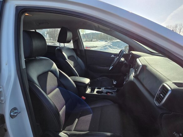 2019 Kia Sportage IV Рестайлинг, белый, 2200000 рублей - вид 6