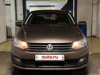 2017 Volkswagen Polo V Рестайлинг, коричневый, 625000 рублей, вид 2