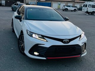 2021 Toyota Camry VIII (XV70) Рестайлинг, белый, 2885000 рублей, вид 2