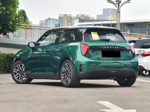 2025 Mini Hatch E IV (F65/F66/J01), зелёный, 2890002 рублей - вид 6