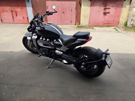 2021 Triumph Rocket III, чёрный, 2000000 рублей, вид 4