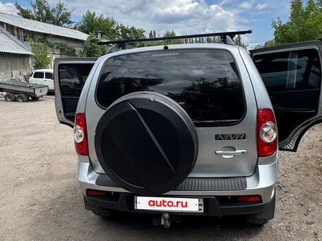 2016 Chevrolet Niva I Рестайлинг, серебристый, 800000 рублей, вид 4