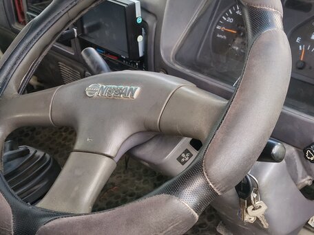 1997 Nissan Atlas, белый, 800000 рублей, вид 2