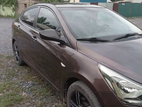 2015 Hyundai Solaris I Рестайлинг, коричневый, 880000 рублей - вид 3