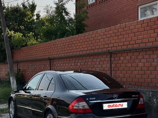 2008 Mercedes-Benz E-Класс 230 III (W211, S211) Рестайлинг, чёрный, 940000 рублей, вид 3
