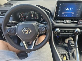 2021 Toyota RAV4 V (XA50), белый, 3550000 рублей, вид 4