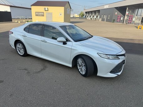 2019 Toyota Camry VIII (XV70), белый, 2220000 рублей, вид 4