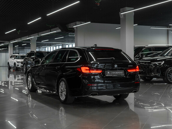 2022 BMW 5 серии 520i VII (G30/G31/G38) Рестайлинг, чёрный - вид 3
