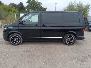 2022 Volkswagen Multivan T6 Рестайлинг, чёрный, 9100000 рублей, вид 5