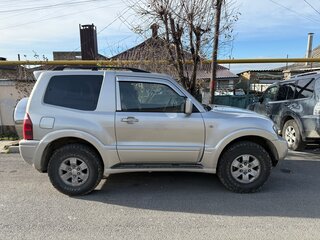 2005 Mitsubishi Pajero III Рестайлинг, серебристый, 1300000 рублей, вид 2