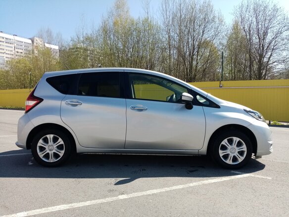 2020 Nissan Note II Рестайлинг, серебристый, 949000 рублей - вид 6
