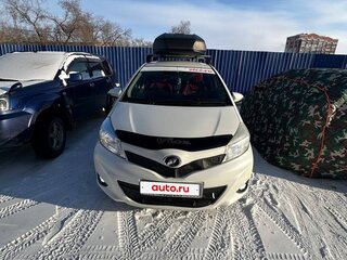 2012 Toyota Vitz III (XP130), белый, 670000 рублей, вид 1