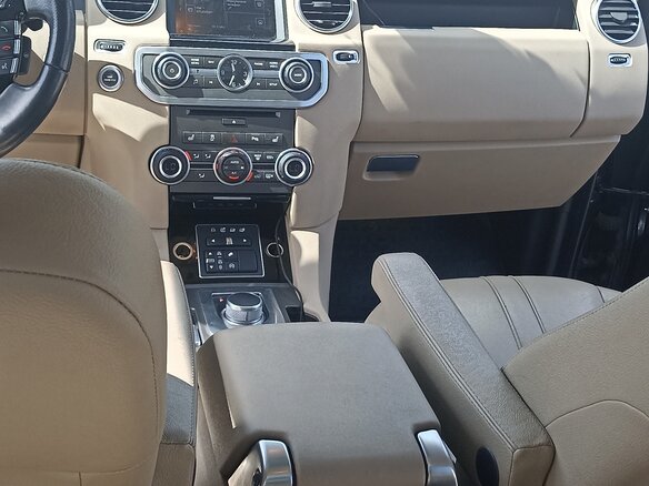 2016 Land Rover Discovery IV Рестайлинг, чёрный, 2100000 рублей - вид 6