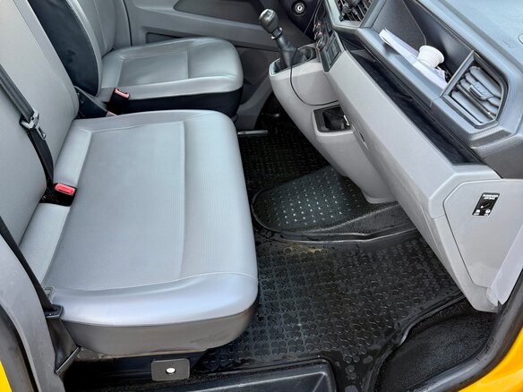 2019 Volkswagen Transporter, жёлтый, 3845000 рублей - вид 14