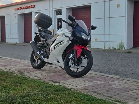 2011 Kawasaki Ninja 250R, белый, 250000 рублей, вид 1