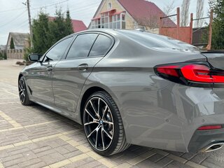 2021 BMW 5 серии 520d xDrive VII (G30/G31/G38) Рестайлинг, серый, 4300000 рублей, вид 5