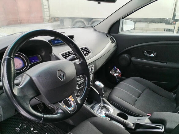2013 Renault Megane III Рестайлинг, красный, 790000 рублей - вид 7