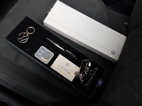 2022 Volkswagen Golf VIII, серый - вид 16