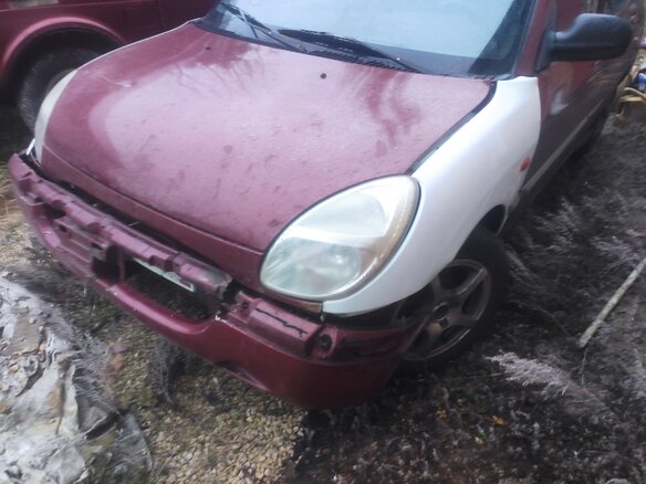 2000 Daihatsu Sirion I (M1), красный, 80000 рублей - вид 4
