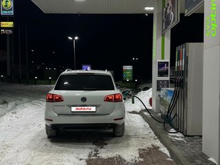 2014 Volkswagen Touareg II, белый, 2150000 рублей, вид 4