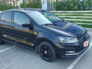 2017 Volkswagen Polo V Рестайлинг, чёрный, 860000 рублей, вид 2