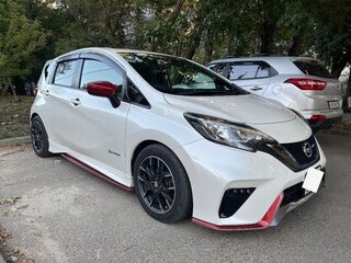 2017 Nissan Note Nismo e-Power II Рестайлинг, белый, 1600000 рублей, вид 4