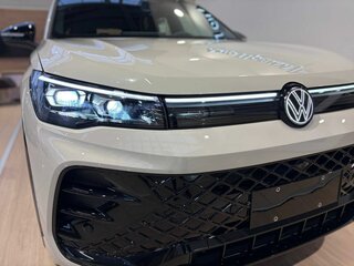 2026 Volkswagen Tiguan L Pro III (China Market), бежевый, 5099000 рублей, вид 3