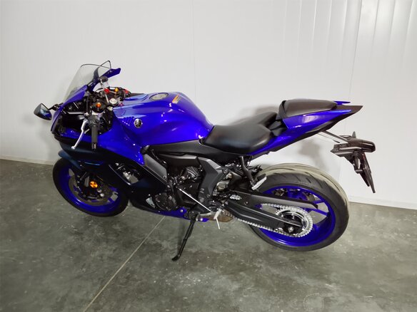 2022 Yamaha YZF-R7, синий, 799000 рублей - вид 2