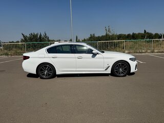 2021 BMW 5 серии 523d VII (G30/G31/G38) Рестайлинг, белый, 4800000 рублей, вид 3
