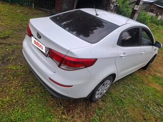 2016 Kia Rio III Рестайлинг, белый, 1130000 рублей, вид 4