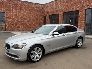 2011 BMW 7 серии 740d xDrive V (F01/F02/F04), серебристый, 2550000 рублей, вид 1