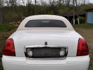2004 Lincoln Town Car III Рестайлинг, белый, 700000 рублей, вид 3