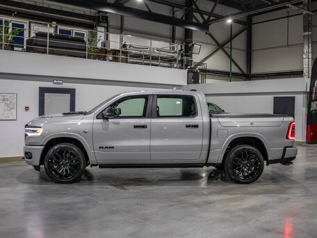 2026 Ram 1500 Crew Cab eTorque V Рестайлинг, серебристый, 11300000 рублей, вид 4