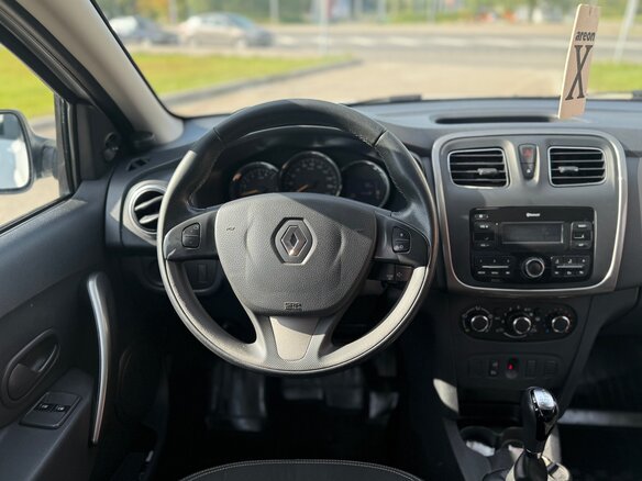 2017 Renault Logan II, белый, 675000 рублей - вид 17