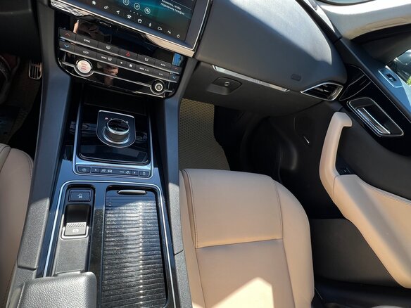 2019 Jaguar F-Pace I, чёрный, 3580000 рублей - вид 16