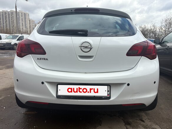 2010 Opel Astra J, белый, 700000 рублей - вид 4