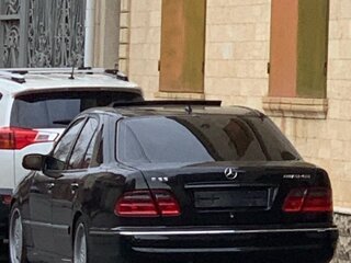 1996 Mercedes-Benz E-Класс 200 II (W210, S210), чёрный, 1500000 рублей, вид 4