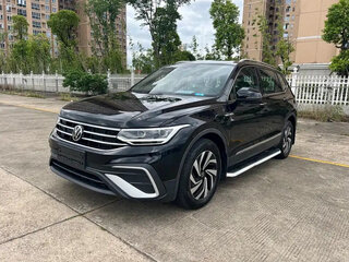 2022 Volkswagen Tiguan II Рестайлинг, чёрный, 2712000 рублей, вид 1