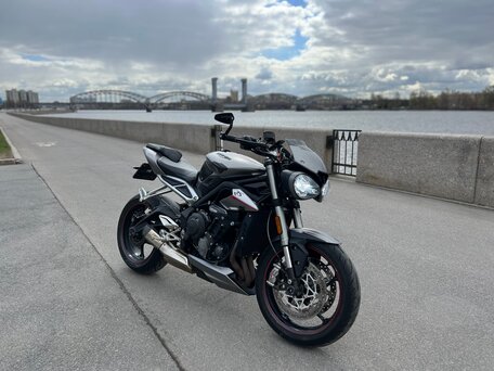 2018 Triumph Street Triple, серый, 700000 рублей, вид 2