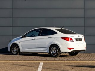 2015 Hyundai Solaris I Рестайлинг, белый, 895000 рублей, вид 4
