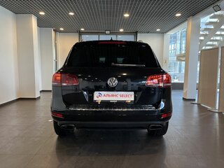 2014 Volkswagen Touareg II, чёрный, 2090000 рублей, вид 4