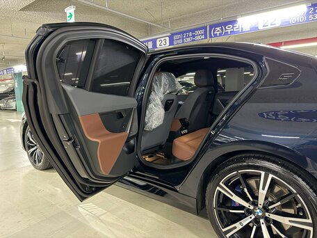 2026 BMW 5 серии 530i xDrive VIII (G60/G61/G68), синий, 7640000 рублей, вид 5